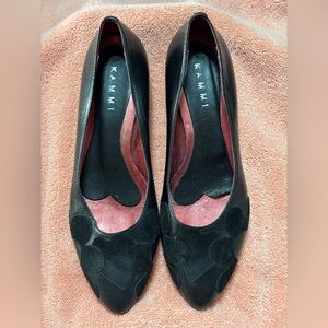 Kammi Italian Leather Flats EU size 40 Black with Suede Accents